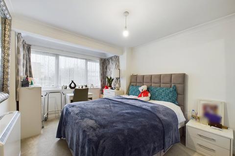 1 Winston Close, Romford, RM7 8LL