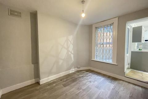 1 bedroom apartment to rent, Moffat Road, Thornton Heath