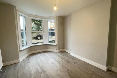 1 bedroom apartment to rent, Moffat Road, Thornton Heath