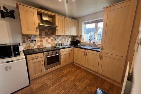 2 bedroom end of terrace house to rent, Kings Field, Seahouses