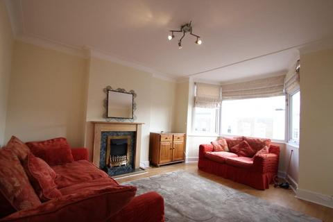 2 bedroom flat to rent, Primrose Road, London E18