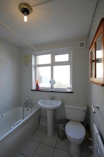 2 bedroom flat to rent, Primrose Road, London E18