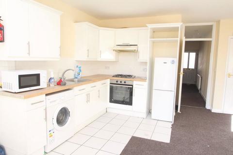 2 bedroom flat to rent, Abbey Road Newbury Park