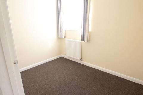 2 bedroom flat to rent, Abbey Road Newbury Park