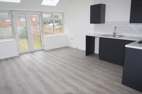 2 bedroom flat to rent, Abbey Road Newbury Park