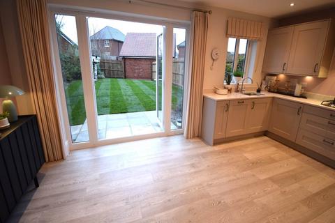 3 bedroom semi-detached house to rent, Montgomery Avenue, Henhull, Nantwich