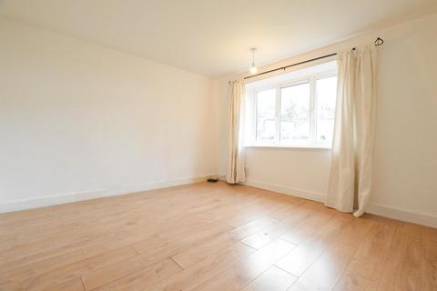 2 bedroom flat to rent, Tudor Road, St Albans, AL3