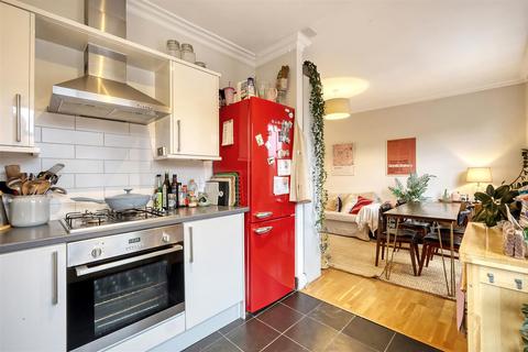 2 bedroom flat for sale, Alexandra Grove, London N4