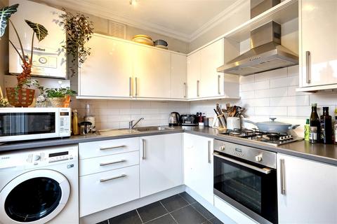 2 bedroom flat for sale, Alexandra Grove, London N4