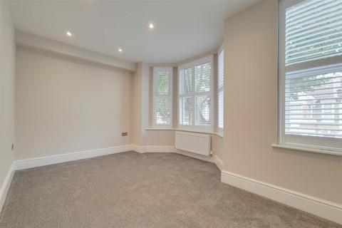 4 bedroom terraced house to rent, Mitcham Road, East Ham, E6