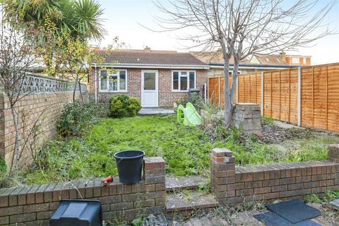 3 bedroom semi-detached house for sale, Lake Avenue, Slough