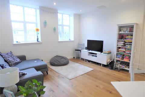 1 bedroom flat to rent, Halesworth court, Alfred Street, Bow E3