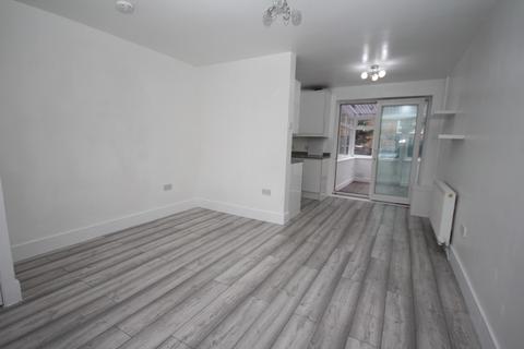 3 bedroom townhouse to rent, Lower House Walk, Bromley Cross, Bolton, Lancs, ., BL7