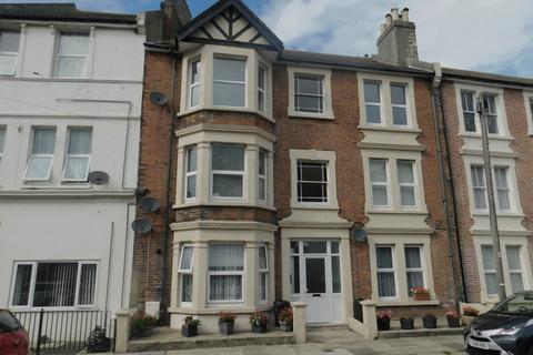 2 bedroom flat to rent, Manor Road, East Sussex