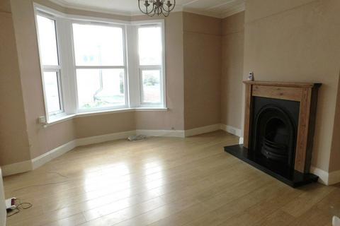 2 bedroom flat to rent, Manor Road, East Sussex