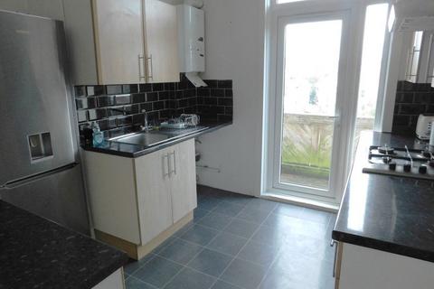 2 bedroom flat to rent, Manor Road, East Sussex