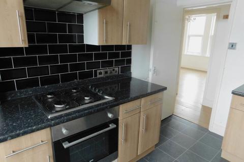 2 bedroom flat to rent, Manor Road, East Sussex