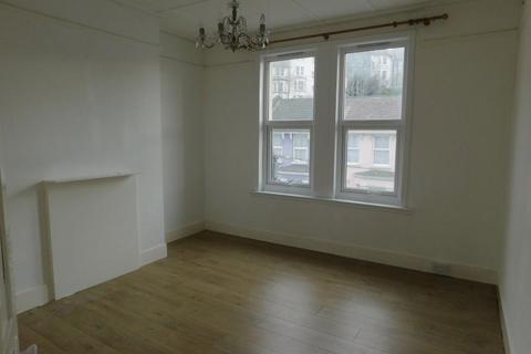 2 bedroom flat to rent, Manor Road, East Sussex