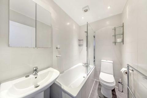 1 bedroom flat to rent, Campden Hill Gardens, London W8