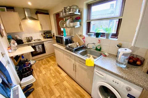 2 bedroom semi-detached house for sale, Syringa Street, Huddersfield