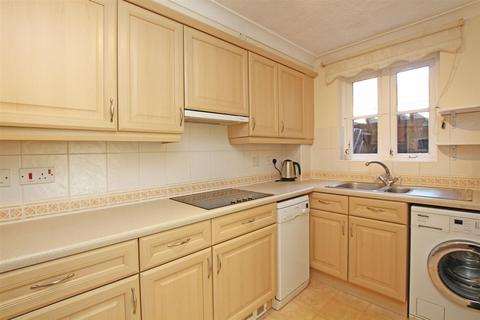 2 bedroom retirement property for sale, Deanery Close, Chichester, PO19