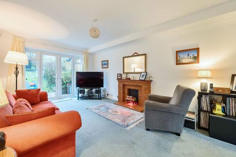 47 The Vale, Coulsdon, CR5 2AU