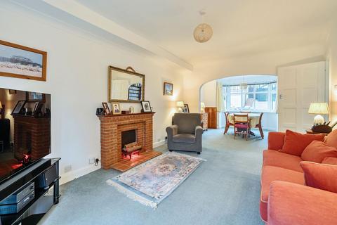 47 The Vale, Coulsdon, CR5 2AU