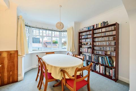 47 The Vale, Coulsdon, CR5 2AU