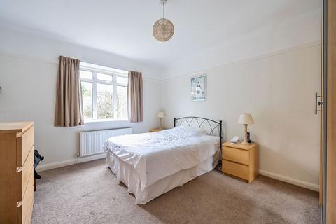 47 The Vale, Coulsdon, CR5 2AU