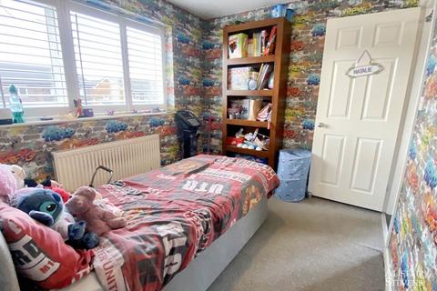 37 Arley Drive, Shaw, Oldham, OL2 8DY