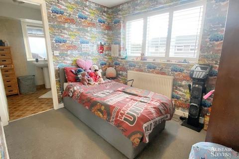 37 Arley Drive, Shaw, Oldham, OL2 8DY