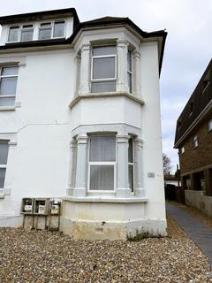 2 bedroom flat to rent, Claremont Road, Seaford BN25