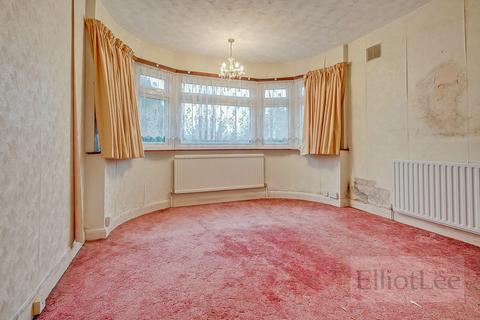 2 bedroom semi-detached bungalow for sale, Cavendish Avenue, Ruislip HA4