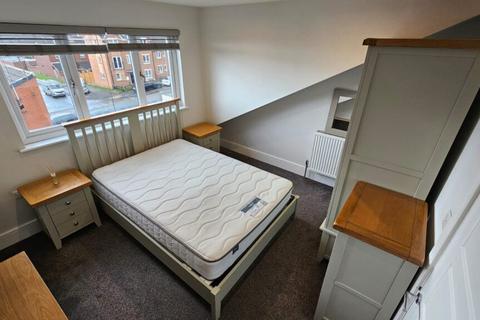 Room 6, St Lukes Crescent, Leeds, LS11 8LA