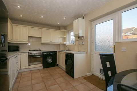 3 bedroom terraced house to rent, Braybrooke Drive, Furzton