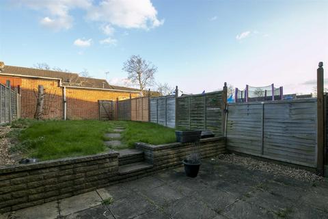 3 bedroom terraced house to rent, Braybrooke Drive, Furzton