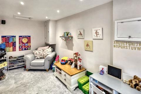 3 New Barnet, Widnes, WA8 9GR