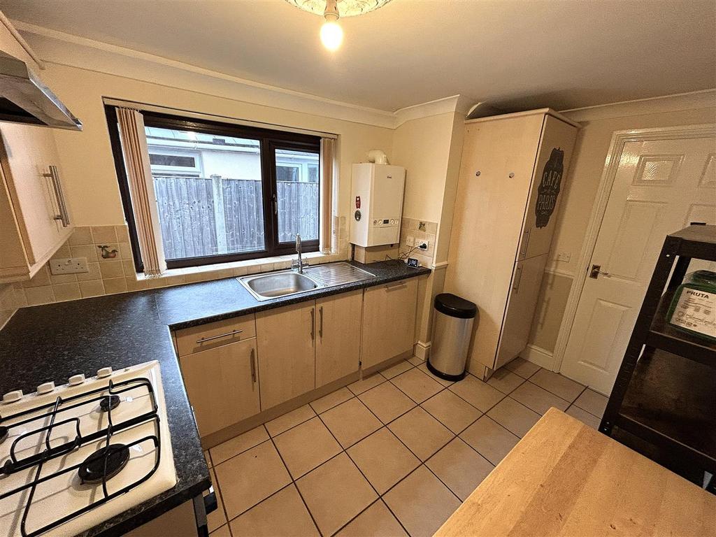 Kitchen 2.JPG