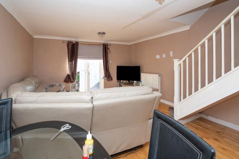 2 bedroom terraced house to rent, Byewaters, Watford, Hertfordshire, WD18