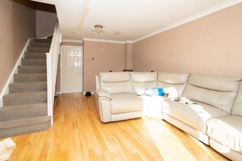 2 bedroom terraced house to rent, Byewaters, Watford, Hertfordshire, WD18