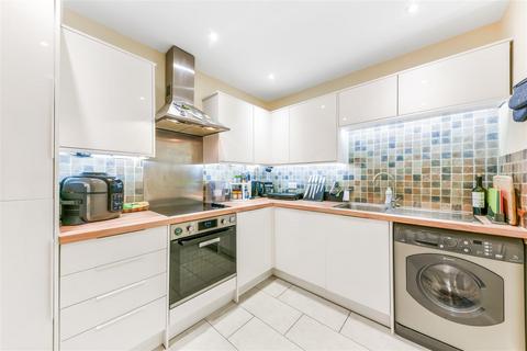 2 bedroom flat to rent, Hartfield Road, Wimbledon SW19