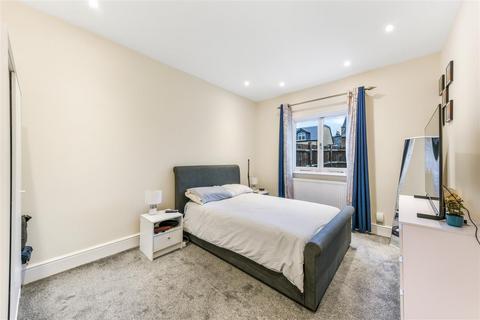 2 bedroom flat to rent, Hartfield Road, Wimbledon SW19