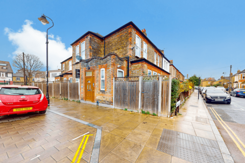 5 bedroom duplex to rent, Campbell Road, London, W7