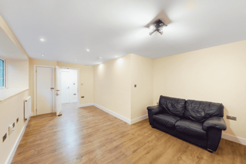 5 bedroom duplex to rent, Campbell Road, London, W7