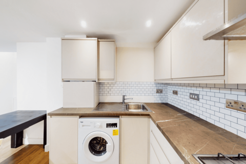 5 bedroom duplex to rent, Campbell Road, London, W7