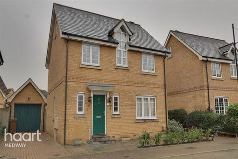 5 bedroom detached house to rent, Redshank Road, CHATHAM