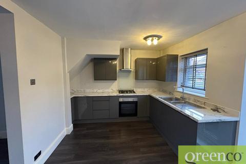 2 bedroom semi-detached house to rent, Essex Avenue, Tameside M43