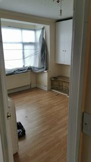 5 bedroom house share to rent, Rowan Road, London SW16