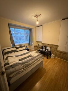 1 bedroom in a house share to rent, Rowan Road, London SW16