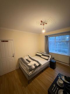 1 bedroom in a house share to rent, Rowan Road, London SW16